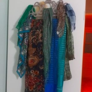 10 scarfs varies lengths.